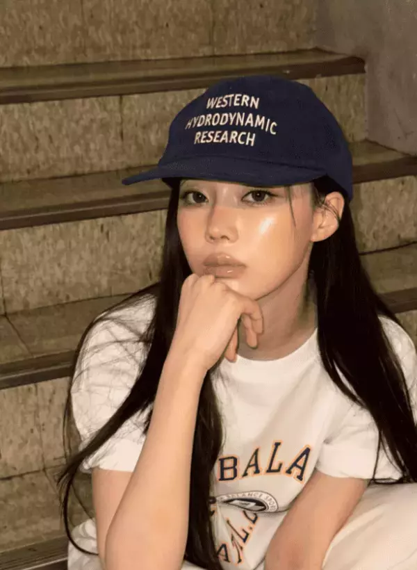 なんでもない瞬間が美しい ウィンターの階段ショットに反響