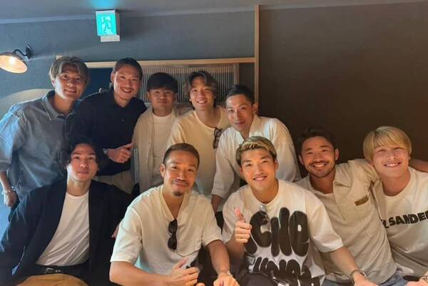 「長友会ブラボー！！」堂安律＆久保建英＆南野拓実＆長友佑都ら、超豪華集合ショットに大反響！「いい写真すぎる！」