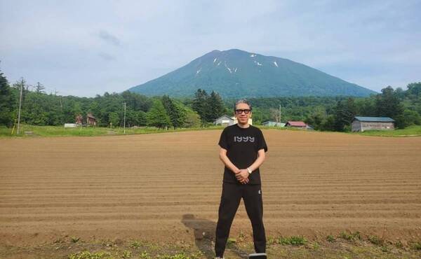 布袋寅泰、北海道・ニセコ旅を堪能！「来るたびに好きになるニセコ。また必ず帰ってきます！」