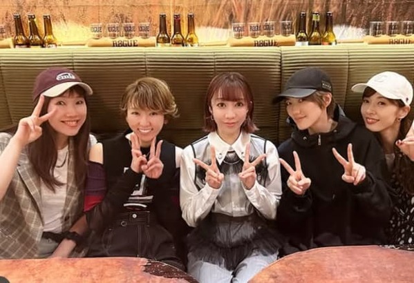 「89期勢揃い」「綺麗すぎます…」七海ひろきが宝塚同期メンバーとの集合ショットを公開！