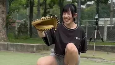 「悔しい顔です (´._.`)ｼｭﾝ」二刀流アイドル・越まりん、キャッチ失敗も可愛すぎるスマイルムービーが話題！