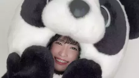「ふかふか嬉しいー！」美人気象予報士・山岸愛梨、可愛すぎるパンダ着ぐるみショットを公開！
