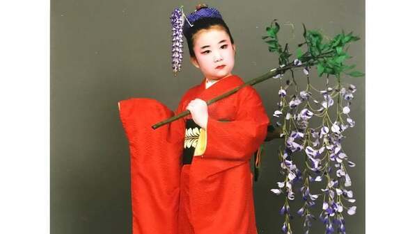 ハリセンボン・近藤春菜、素晴らしいスケジューリングで完璧な休日？！”藤の花”を踊る幼少期の写真も公開