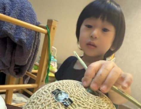 「メロンをいただきました」女子ゲーマー・倉持由香の自宅にメロンが届く