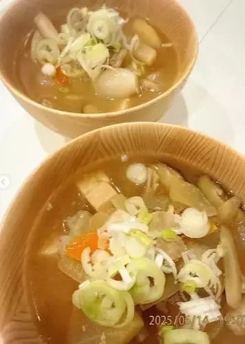 「豚汁に高野豆腐⁉」女優〇〇の意外なアレンジがクセになる！今夜のほっこりごはんにコメント殺到