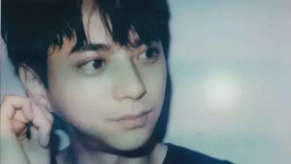 「笑顔で世界救える」　佐藤勝利のオフショットにファン悶絶の嵐