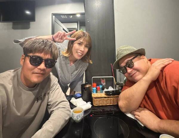 吉田沙保里、スペイン移住した元サッカー日本代表"〇〇"と笑顔でパシャリ！「相変わらず、笑って楽しく」