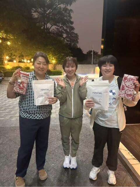 卓球女子代表・平野美宇、日本のお土産プレゼントを紹介