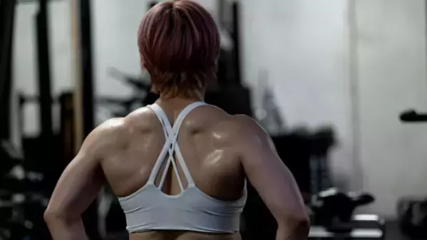 元女子ウエイトリフティング日本代表・松本潮霞、鍛え抜かれた背中披露しファンから「Great back！」