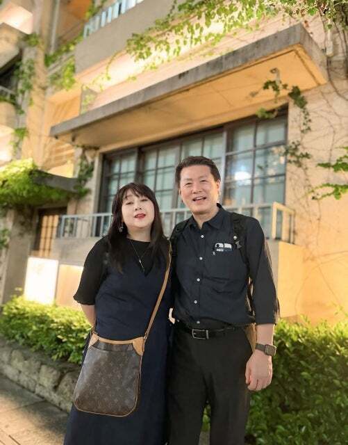 新垣里沙が贈る愛と感謝の晩餐、自慢の父母との“最強家族ショット”が心に沁みる