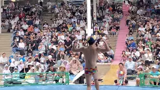 小島よしおが日本モンキーパークで大盛り上がり！雨天でも“そんなの関係ねぇ！”とモンキーパワー炸裂