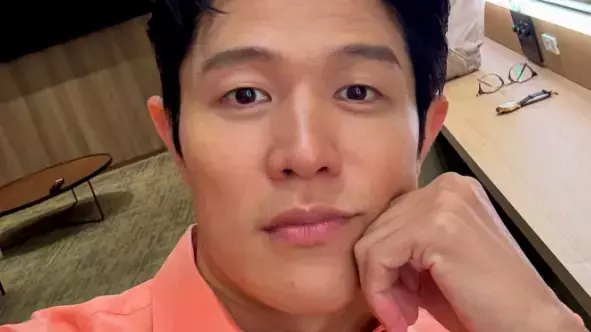 衝撃の破壊力！鈴木亮平の“爆イケ楽屋ショット”にファン悶絶「この破壊力…まずいですってば」