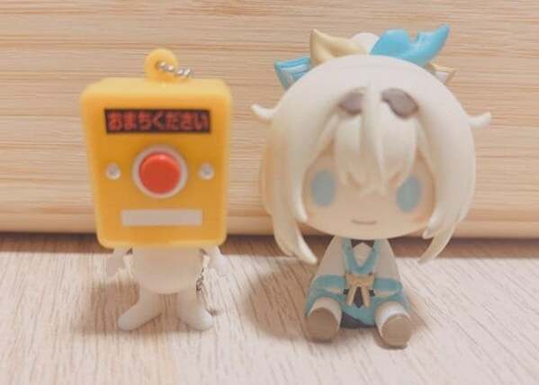 「新しいおともだち」ホロライブ・風真いろは、自身の人形とあの○○のキーホルダーとの可愛らしいツーショットを公開！