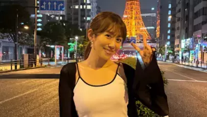 「可愛すぎるやろ‼︎」慶応卒才女アナ・中川安奈、"懐かしの三田"で東京タワーバックにスマイルショット！