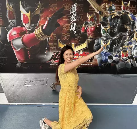 「うわー！！懐かしすぎる」美女タレント、”ヒーローになりたい・ライダーショット”を披露！ファン感激