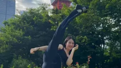 "フルコン空手黒帯女優"青野楓、スラリ長身170cmから繰り出すハイキックムービーにファン「美しすぎる」