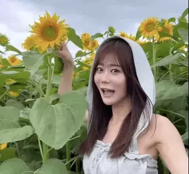 久木田菜々夏、ひまわりとのツーショットにファンほっこり