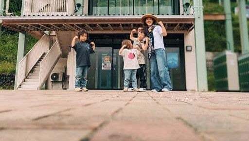 伝説の家政婦・タサン志麻が撮影の合間に家族で“相模湖”を満喫！