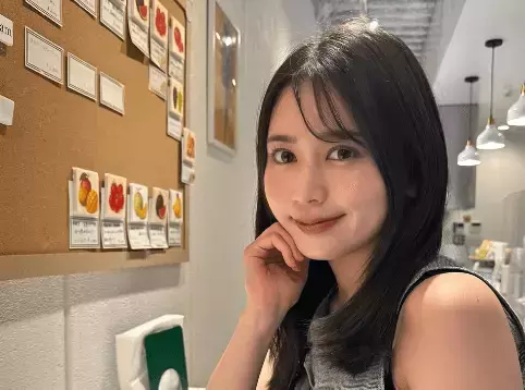 「きやああ〜、めちゃかわいいです！」ラグビー美女子、カフェで魅せた“スムージー・ショット”が激キュートだとファン魅了