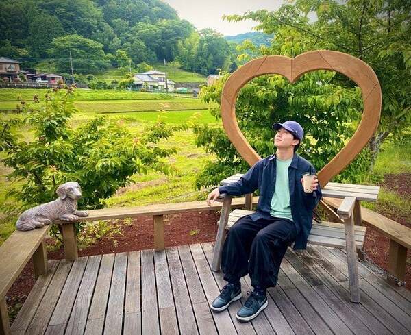 鈴木福、タピオカを持ちながら"まったりショット"に反響！「日々に感謝して、今を大切にします。」