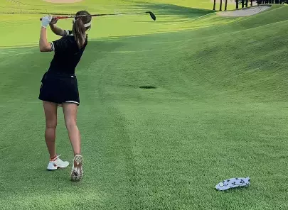 「フェイス整っててウマ！」女子大生ゴルファー、”絶好調ラウンド”のムービーを公開！「美脚ショット可愛すぎる」