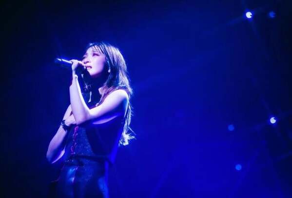 毛布の中みたい！May’n、バラードコーナーで柔らか演出に挑戦