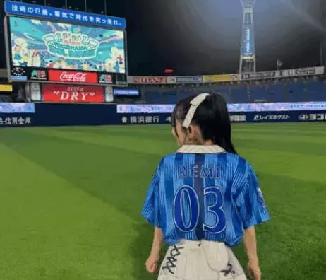 AKB48・徳永羚海が横浜スタジアムでのショットを披露