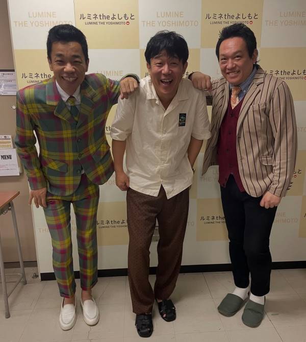 元高校サッカー選手が、絶好のスマイルでお笑い芸人と！