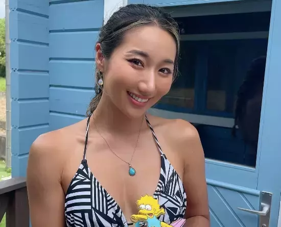 「おめでとうございます！」美女サーファー、バースデー報告で見せた”個性モリモリ・ケーキショット”を公開！祝福が続々