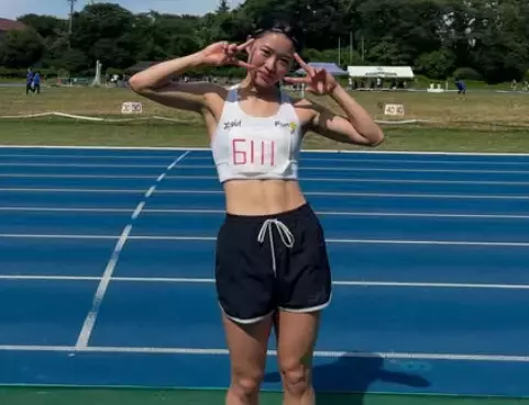 「暑いし緊張した…」美女陸上選手、走路前で魅せた”美麗・ダブルピース＆トレーニングムービー”を披露！
