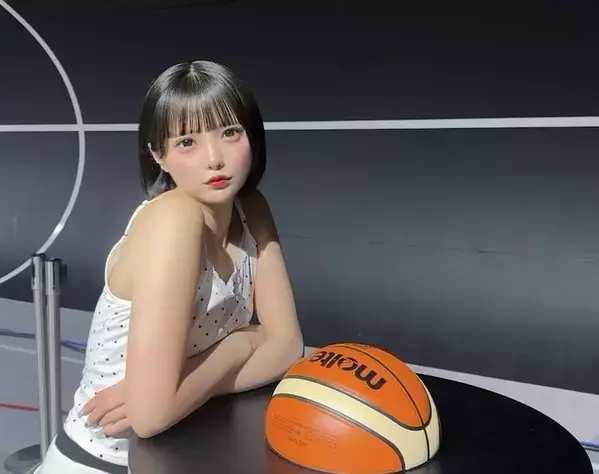 「顔の小ささが際立つ！」CANDY TUNE・福山梨乃、沖縄アリーナでのバスケットボールとのツーショットを公開