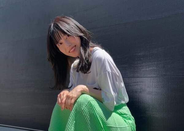 AKB48の元メンバー・横山由依、夏の暑さに負けじとサンダル姿での写真を公開！「由依はん可愛い」