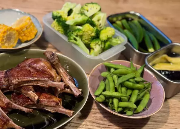 「映えるしオシャレ‼」人気タレント〇〇の夏野菜ディナーが美しすぎると話題！「真似したい！」