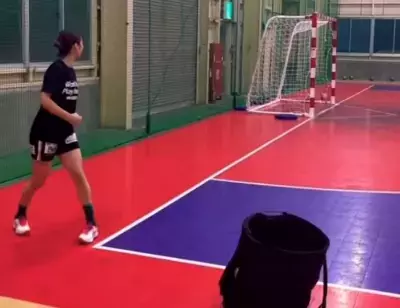 「こりゃすげぇ！」美女ハンドボーラー、”省みぬ・ショット”炸裂させる！凄テクにファン驚愕