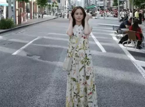 奥仲麻琴のワンピース姿にファンうっとり