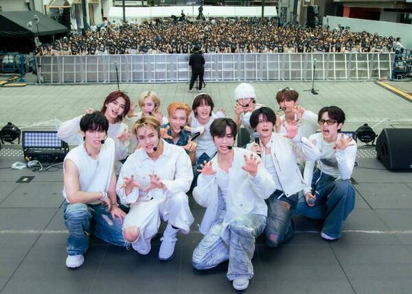 INIが新宿でシークレットライブ！サプライズ登場にファン熱狂