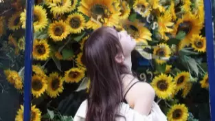 浴衣美人が世界遺産の街へ！菅野結以、初のバックパック旅で“ひとり冒険”スタートに反響