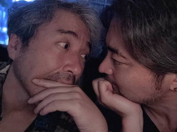 山田孝之＆ムロツヨシが“顔面5cm”の急接近！？濃厚すぎる再会ショットにファン歓喜！