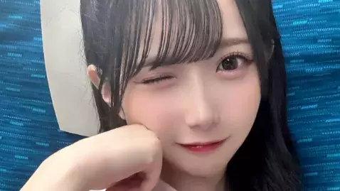 谷崎早耶、“平成レトロ全開”のオフショットが話題！メゾピアノ愛を語る姿に共感の声続出！