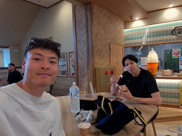 「楽しそうなお2人が見れて嬉しい」「いいコンビなんだなー」男子バレー・髙橋健太郎が“1日山内Day”でのツーショットを公開！