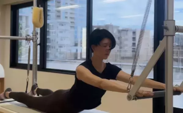 「流石アスリート！」「お身体 無理しないで…」元女子バレー日本代表が凛々しいピラティス姿を披露！