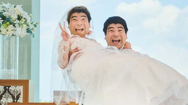 「笑いと涙の結婚式」人気芸人が撮った“幸せの瞬間”