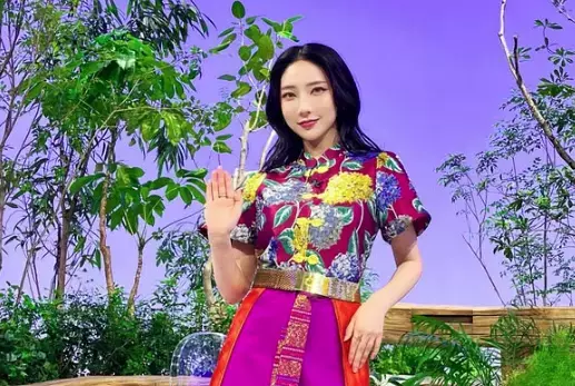 ファーストサマーウイカが「ウイカ衣装」をSNSにお披露目。カラフルで可愛いと話題に