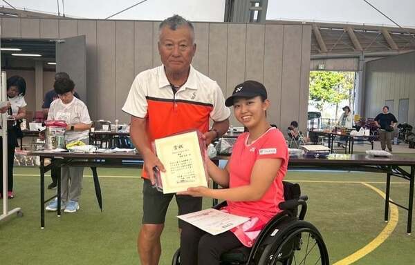 車いすテニス・岡野莉央、仙台オープンでシングルス優勝＆ダブルス準優勝！“2冠”の快挙に喜びの笑顔
