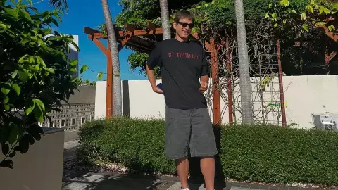 「あー、カッコいい」江口洋介、サングラス×ラフなスタイルで"はいさーい"！