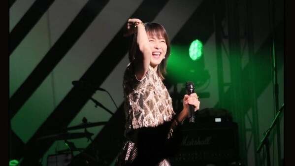 拳を掲げて、笑顔で歌う夜。森高千里が駆け抜けた“大阪ファイト!!”の熱量と祝祭感