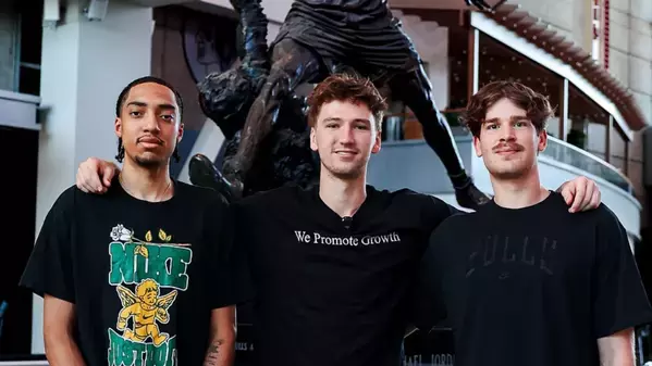 まさかの3ショットにファン歓喜！マタスが新星ノア＆ラフランをシカゴで熱烈歓迎！