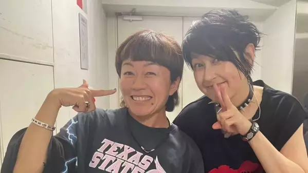 ロックなスタイルが新鮮⁉アテネ女子マラソン金・野口みずき、あの"80年代レジェンドガールズバンドボーカル"とツーショット！