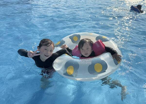 エハラマサヒロ、子どもたちの“夏全開ショット”に反響「楽しそう」「最高の笑顔」