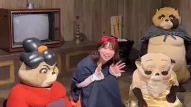 「仲間と作戦会議中〜」TEAM SHACHI・坂本遥奈、あのジブリキャラとの共演ムービーにファン「囲まれててかわいい」